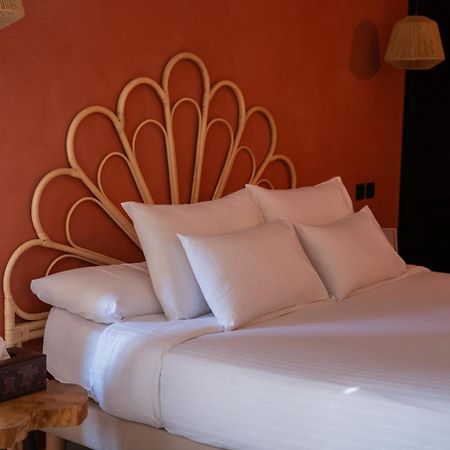 Maison Roucas - Restaurant Et Chambres D'Hotes Solérieux Kültér fotó
